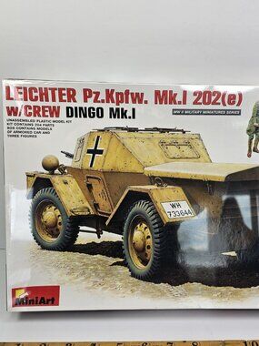 MiniArt Leichter Pz.Kpfw. Mk.I 202(e) Dingo Mk.I w/ 3 Crew 1:35 Model Kit 35082